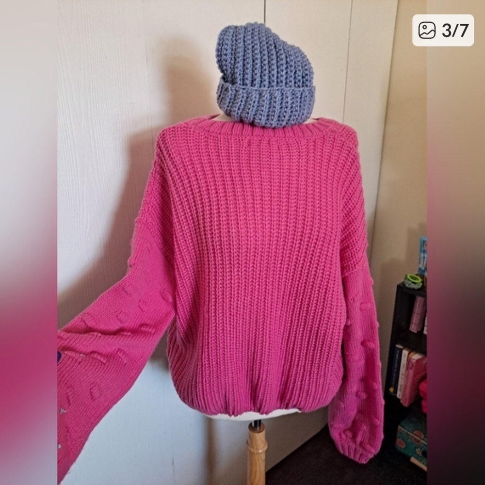 Sweaters. - Picture 3 of 6